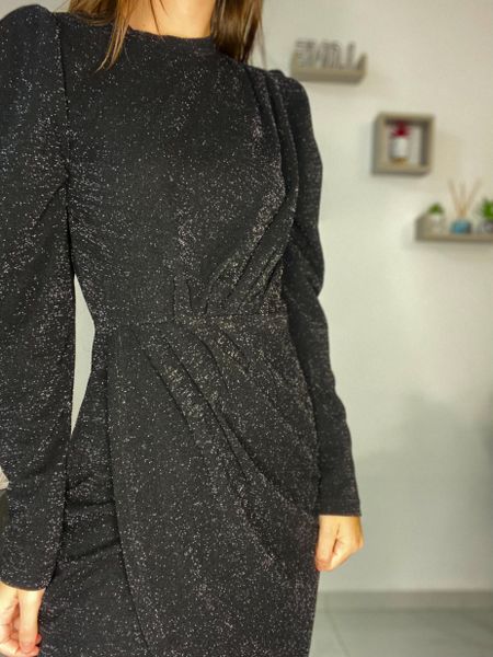 שמלת מיני צנועה עם שרוולים ארוכים בצבע שחור